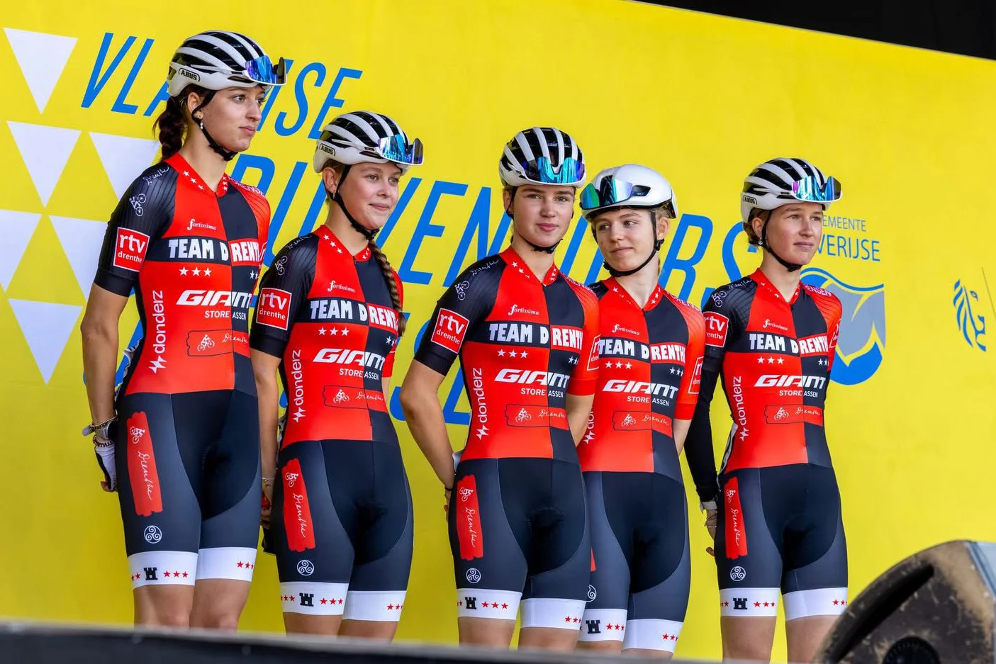 Rensters van het team bij een teampresentatie.